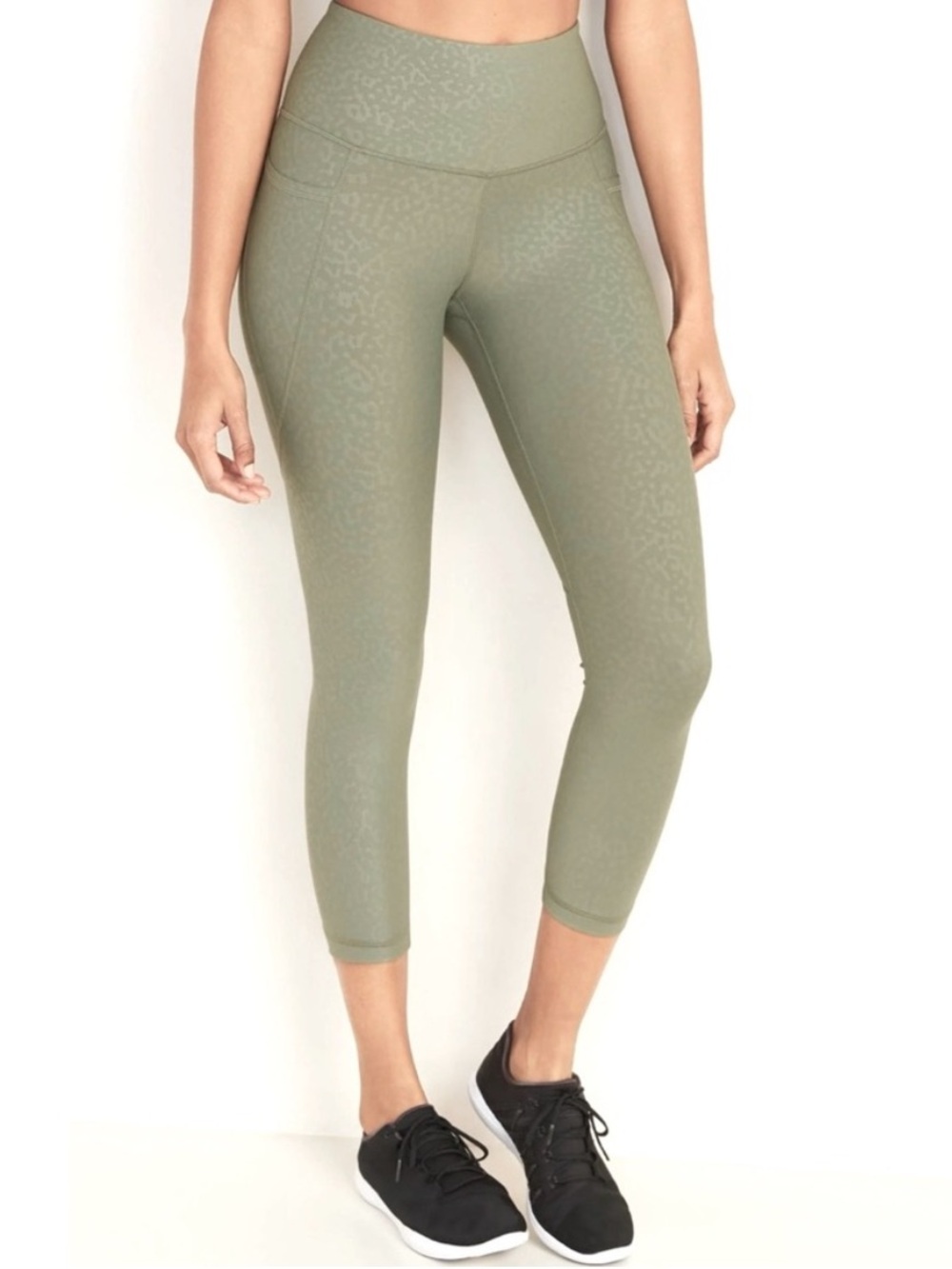 Old Navy Olive Green Cheetah Elevate Go-Dry Leggings